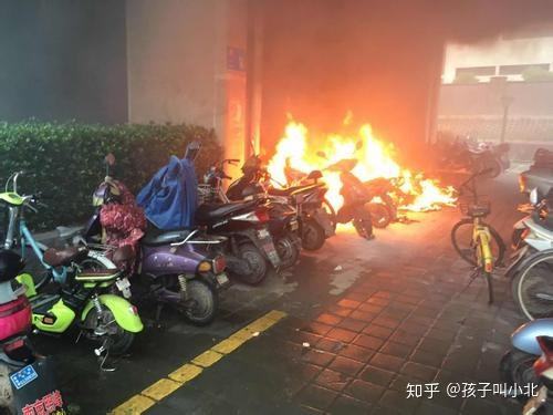 電池爆炸驚魄一瞥 電動車究竟該怎么充電 